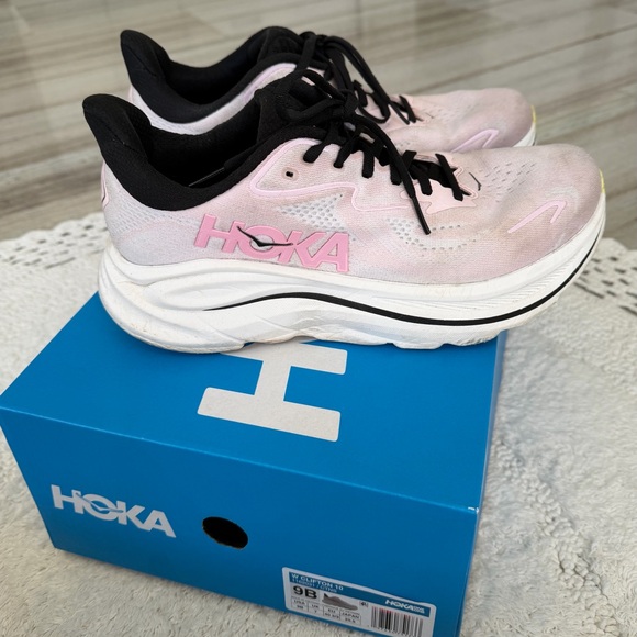 Hoka Women's Clifton 10 
✨carnation pink/starlight glow ✨ - Picture 5 of 11